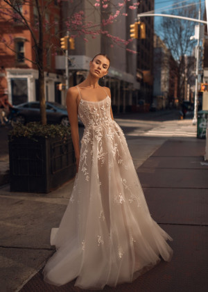 Beaded Spaghetti Straps Ivory 3D Lace Tulle Floral Wedding Dress Beaded Spaghetti Straps Ivory 3D Lace Tulle Floral Wedding Dress